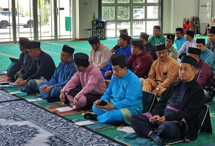 Penolong Mufti (Buhuth) Menyampaikan Sijil Tauliah Amil bagi Tahun 1445 -1446H / 2024-2025M