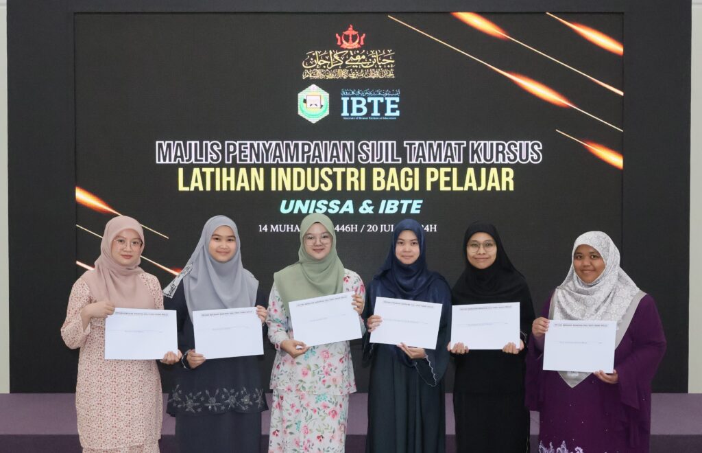Majlis Penyampaian Sijil dan Cenderahati Tamat Kursus Latihan Industri