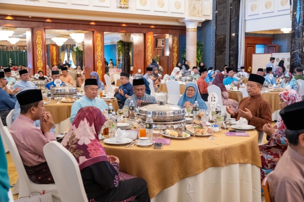 CERAMAH Yang Berhormat Pehin Datu Seri Maharaja Dato Paduka Seri Setia Dr. Ustaz Haji Awang Abdul Aziz bin Juned, Mufti Kerajaan, Negara Brunei Darussalam